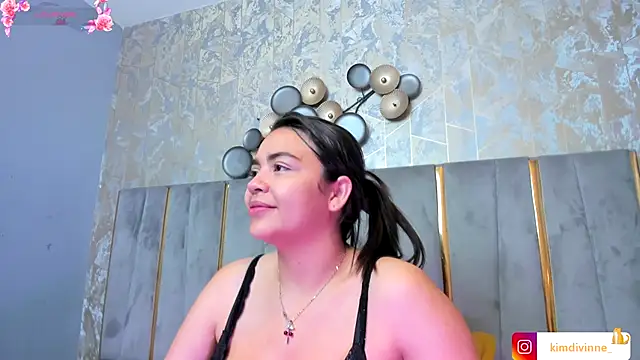 Snapshot of KimDevinne chatting on November 14, 2025, 2:59 am KimDevinne online show from November 14, 2025, 2:59 am