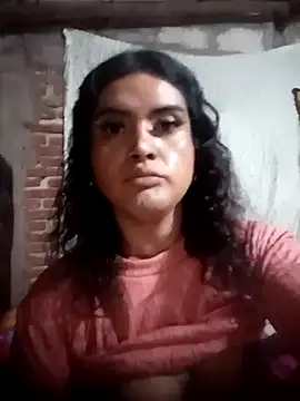 yovana13 online show from September 26, 2025, 12:23 pm