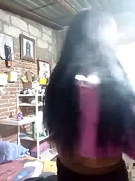 yovana13 online show from November 25, 2025, 6:25 am