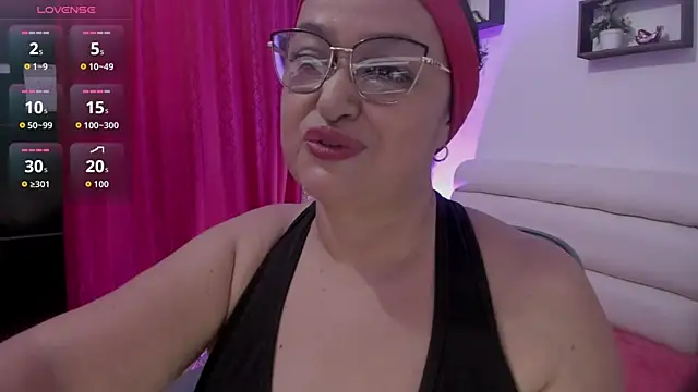 Snapshot of Gia_Nahomi chatting on October 25, 2025, 9:37 pm Gia Nahomi online show from October 25, 2025, 9:37 pm