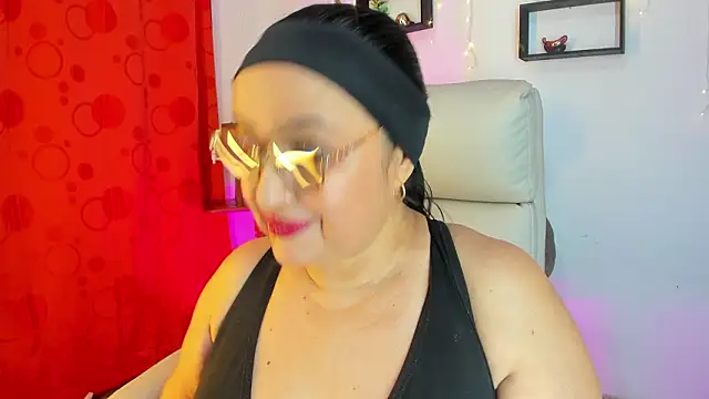 Gia Nahomi online show from February 7, 2026, 11:02 pm