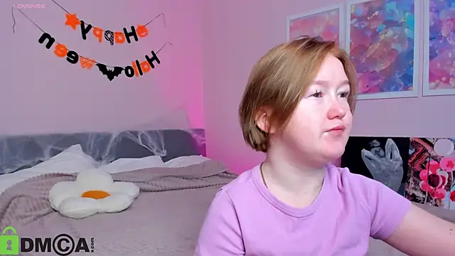 Snapshot of Sara_Robinson chatting on October 29, 2025, 2:32 am Sara Robinson online show from October 29, 2025, 2:32 am