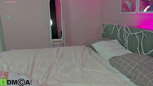 Snapshot of Sara_Robinson chatting on September 9, 2025, 3:05 am Sara Robinson online show from September 9, 2025, 3:05 am