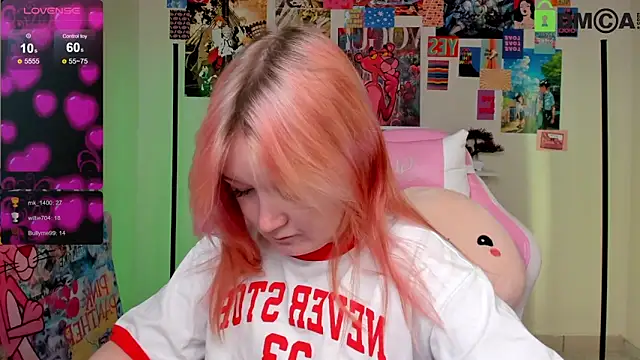 Snapshot of Sara_Robinson chatting on March 5, 2025, 6:12 am Sara Robinson online show from March 5, 2025, 6:12 am