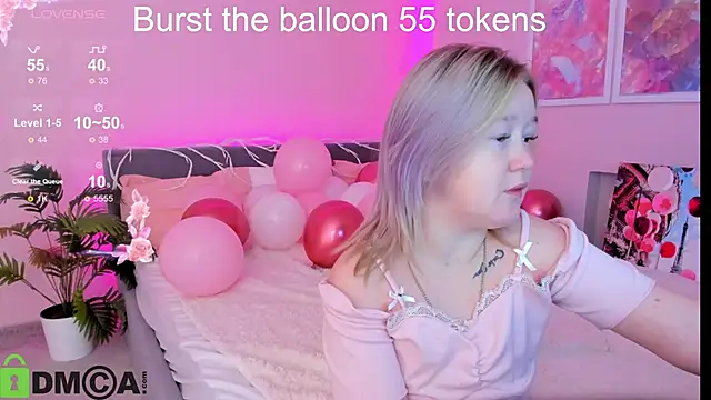 Snapshot of Sara_Robinson chatting on October 4, 2025, 7:32 am Sara Robinson online show from October 4, 2025, 7:32 am