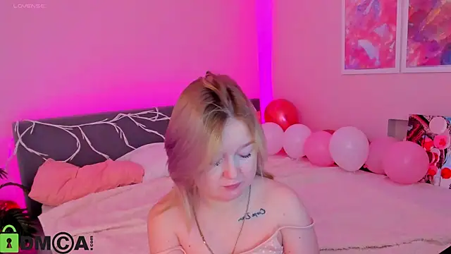 Snapshot of Sara_Robinson chatting on October 5, 2025, 2:35 am Sara Robinson online show from October 5, 2025, 2:35 am