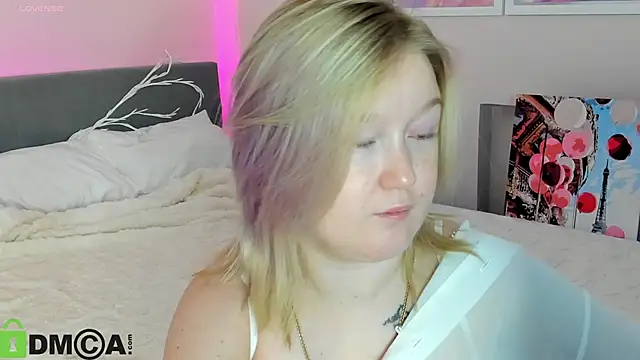 Snapshot of Sara_Robinson chatting on October 12, 2025, 2:24 am Sara Robinson online show from October 12, 2025, 2:24 am