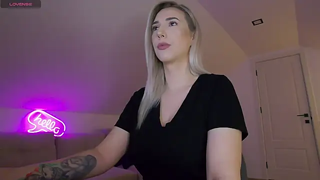 Snapshot of KhloeK chatting on March 26, 2026, 9:18 am KhloeK online show from March 26, 2026, 9:18 am