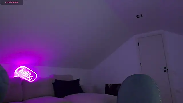 Snapshot of KhloeK chatting on April 1, 2026, 7:53 am KhloeK online show from April 1, 2026, 7:53 am