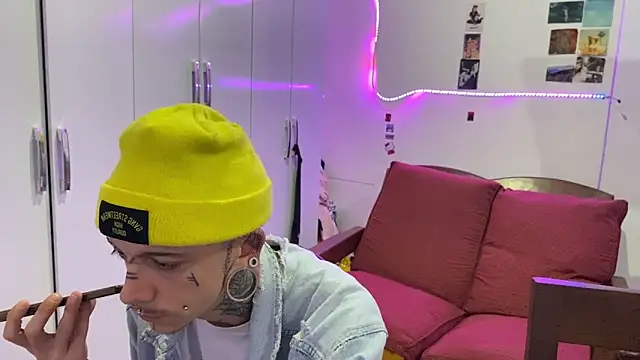 Seebohm1111 online show from November 2, 2025, 2:05 am