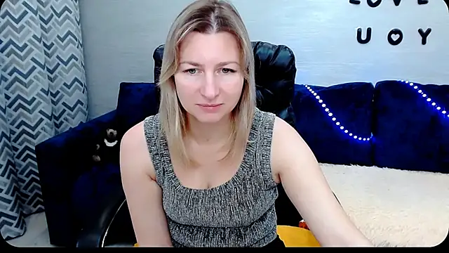 Snapshot of Incredible_Ariela chatting on October 16, 2025, 8:33 am Incredible Ariela online show from October 16, 2025, 8:33 am
