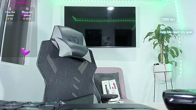 emily palmeer online show from November 27, 2025, 10:37 am