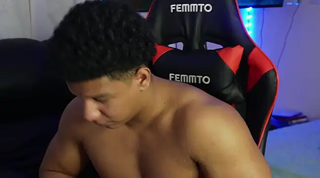 Snapshot of May_Dylan1 chatting on December 11, 2024, 4:53 pm May Dylan1 online show from December 11, 2024, 4:53 pm