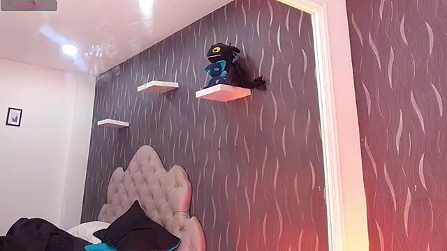 AuroraRojas online show from March 15, 2025, 10:13 am