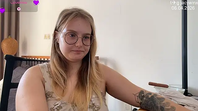 JacyWinslat online show from April 6, 2026, 9:43 am