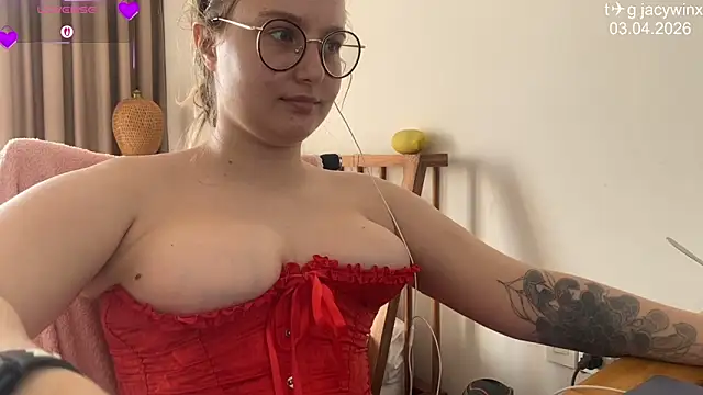 JacyWinslat online show from April 3, 2026, 7:48 am