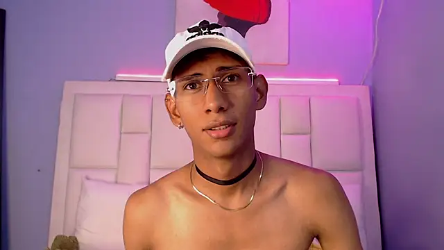 Snapshot of Nick_Collins18 chatting on February 6, 2026, 8:27 pm Nick Collins18 online show from February 6, 2026, 8:27 pm