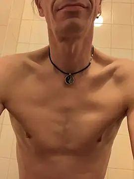 Snapshot of Sunking13cm chatting on January 19, 2025, 3:29 am Sunking13cm online show from January 19, 2025, 3:29 am