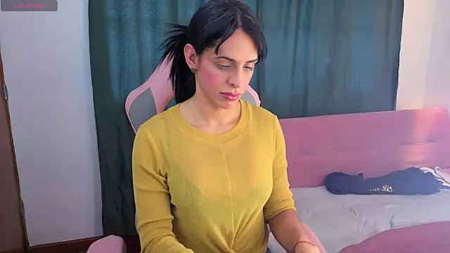 vittorialombardi   online show from June 22, 2026, 9:45 pm