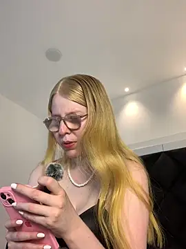 Snapshot of Alexa_Handler chatting on May 8, 2026, 7:17 pm Alexa Handler online show from May 8, 2026, 7:17 pm