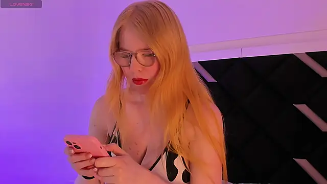 Snapshot of Alexa_Handler chatting on December 15, 2025, 1:44 am Alexa Handler online show from December 15, 2025, 1:44 am