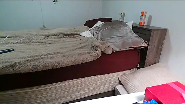 Kittyymaze1 online show from December 22, 2025, 1:11 pm