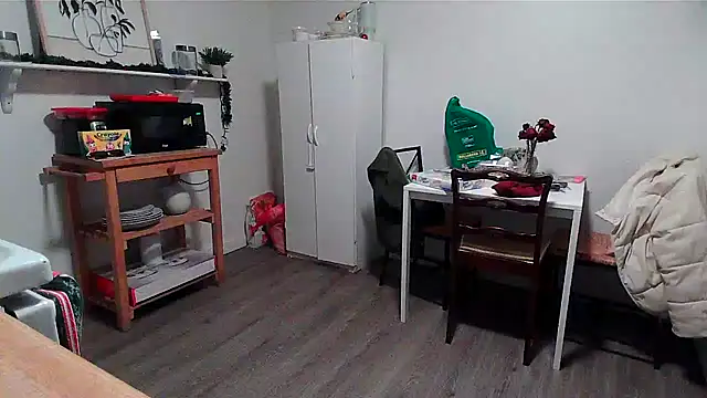 Kittyymaze1 online show from December 21, 2025, 12:29 pm