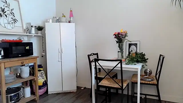 Kittyymaze1 online show from April 7, 2026, 11:56 am