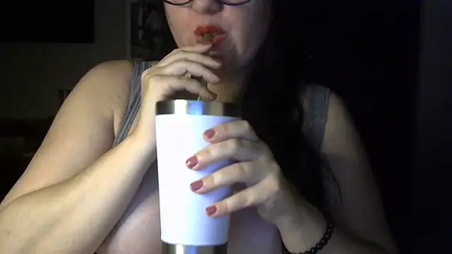 Snapshot of LUNYYA chatting on May 28, 2026, 11:43 pm LUNYYA online show from May 28, 2026, 11:43 pm