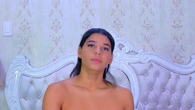 TiaraRosse online show from October 1, 2025, 2:32 pm