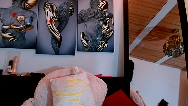 Snapshot of Maidi_ chatting on March 7, 2025, 1:51 pm Maidi online show from March 7, 2025, 1:51 pm