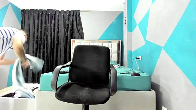 simookeler online show from March 3, 2025, 10:52 pm