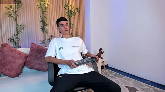 Aaron Scoot online show from January 12, 2026, 12:45 pm