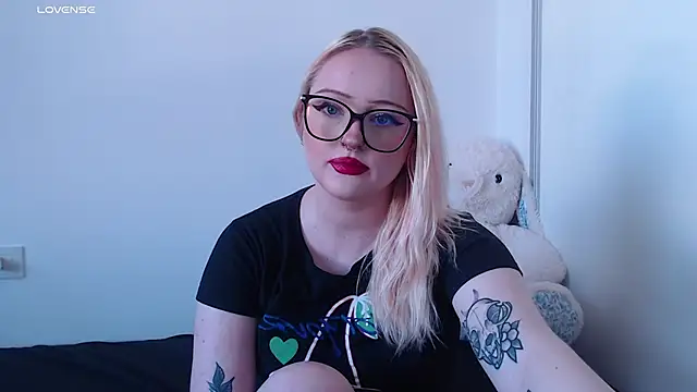 Snapshot of chloe_levine chatting on September 12, 2025, 9:03 pm chloe levine online show from September 12, 2025, 9:03 pm