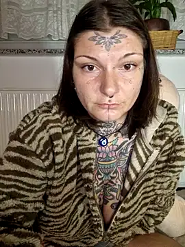 lizzardqueeen online show from November 21, 2025, 12:31 am