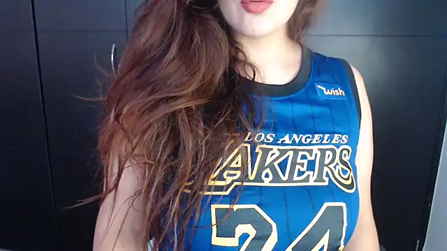 Snapshot of AdharaLujan chatting on February 4, 2025, 12:33 pm AdharaLujan online show from February 4, 2025, 12:33 pm