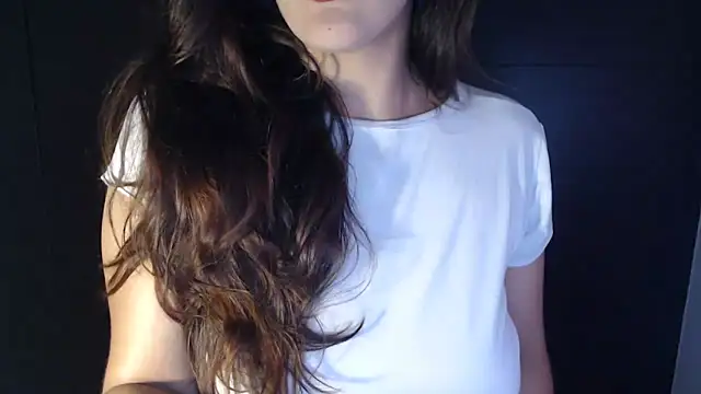 AdharaLujan online show from April 16, 2026, 2:07 pm