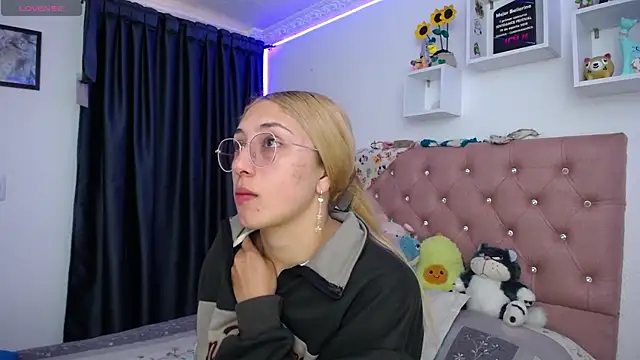 Soffy-brooks online show from December 16, 2025, 10:03 pm