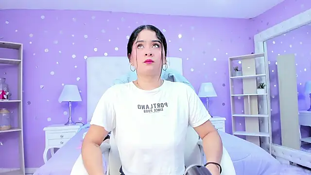 scarlette 15  online show from December 3, 2025, 3:07 am