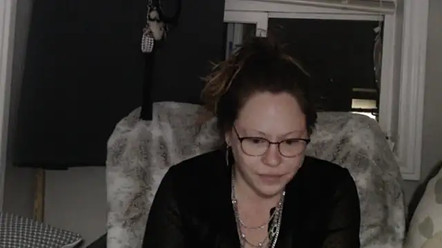 Snapshot of MissyLovexxx chatting on November 1, 2025, 11:42 pm MissyLovexxx online show from November 1, 2025, 11:42 pm