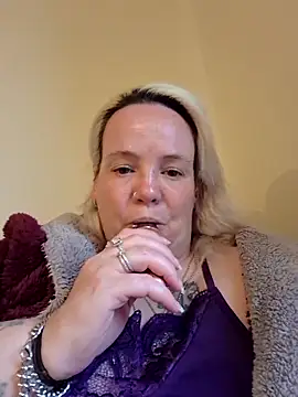 Snapshot of Bigbustedcurvylady chatting on May 18, 2026, 6:23 pm Bigbustedcurvylady online show from May 18, 2026, 6:23 pm