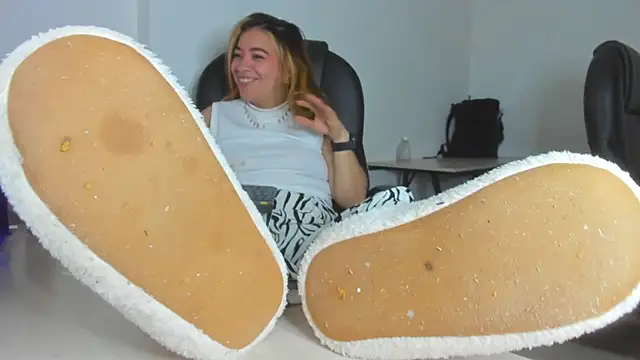 alma fenix online show from April 5, 2026, 5:25 am