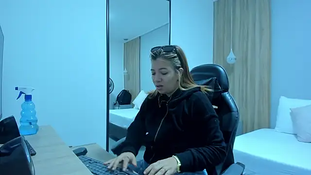 alma fenix online show from January 15, 2026, 12:30 pm