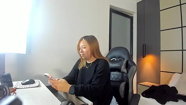 alma fenix online show from February 13, 2026, 12:38 pm