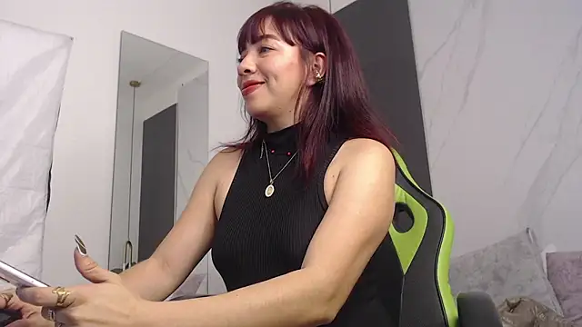 Snapshot of alma_fenix chatting on February 24, 2025, 6:15 pm alma fenix online show from February 24, 2025, 6:15 pm