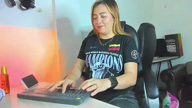 alma fenix online show from April 7, 2026, 10:44 pm