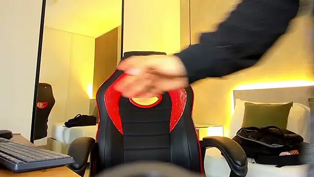 Snapshot of alma_fenix chatting on November 28, 2025, 12:49 pm alma fenix online show from November 28, 2025, 12:49 pm