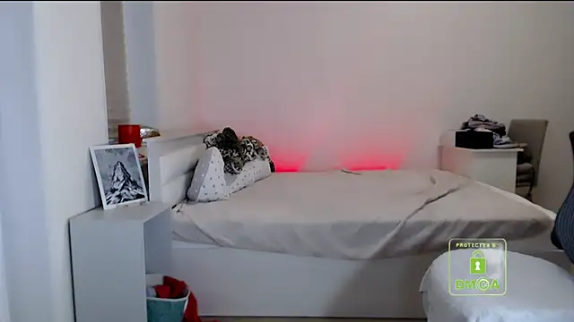 cute and hot online show from April 15, 2026, 7:58 pm