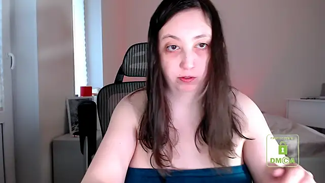 cute and hot online show from April 4, 2026, 3:07 pm