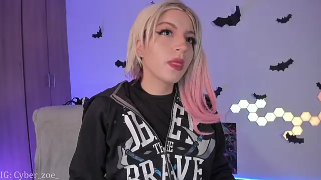 Snapshot of cyberzoe chatting on October 28, 2025, 10:47 am cyberzoe online show from October 28, 2025, 10:47 am